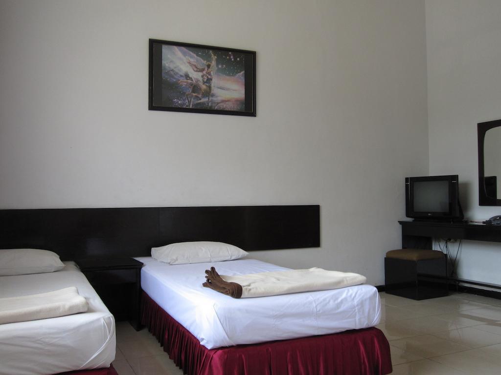 Hotel Santosa Malang Habitación foto